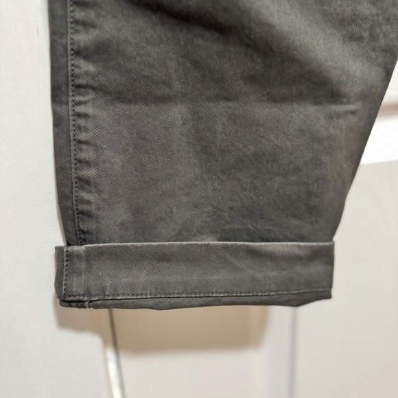 Men’s Gray Khaki Pants (33x30) | Gap Slim-fit Essential Khakis - Picture 8 of 8